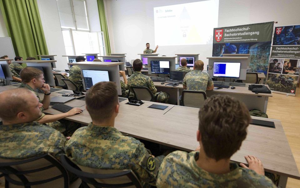 Studium an der Theresianischen Militärakademie