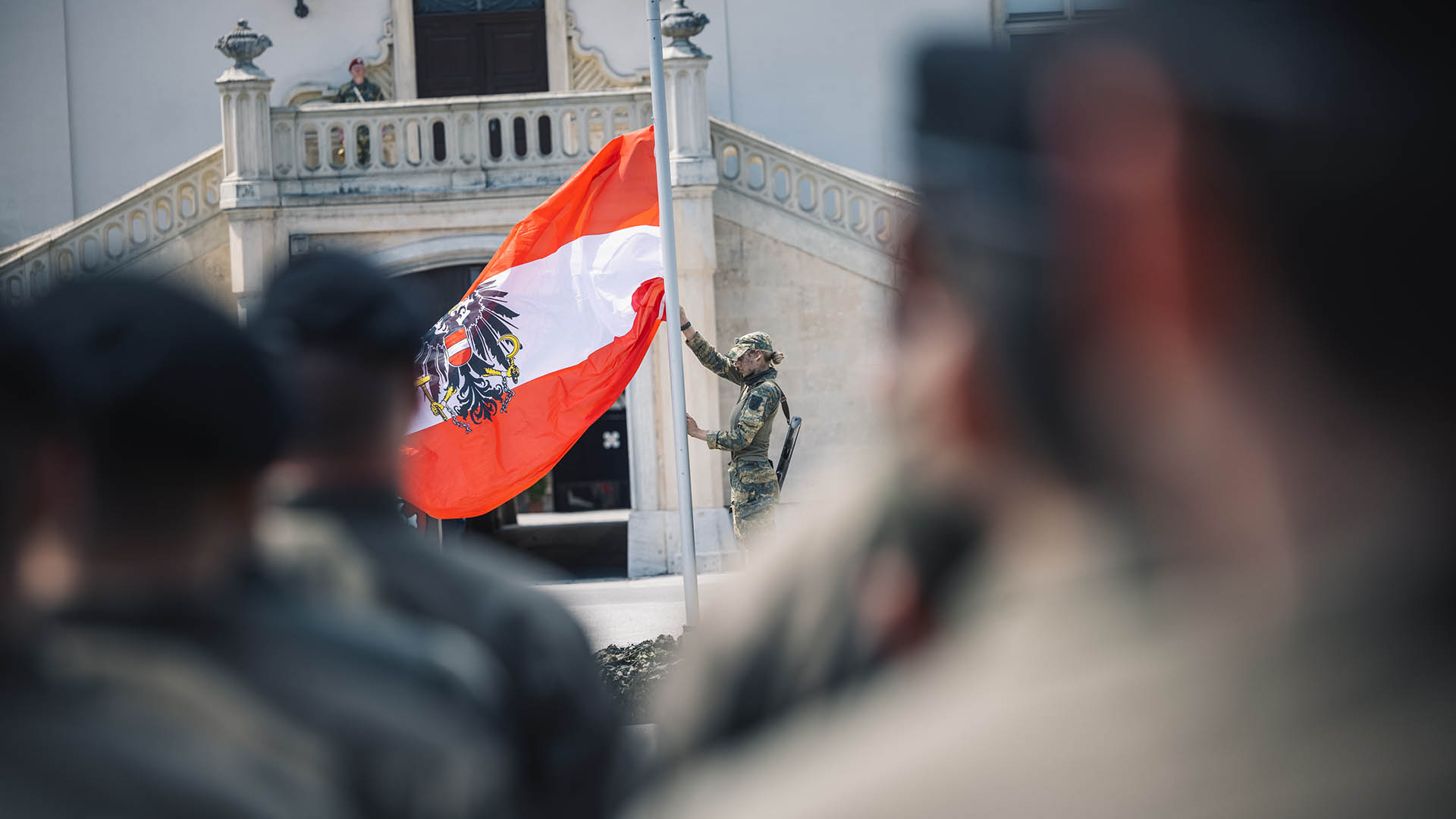 Flaggenparade nach einer Übung